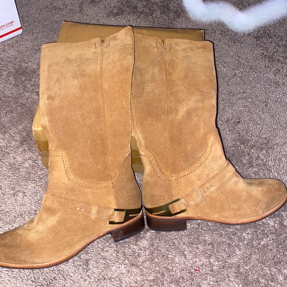 Ugg Boots - Picture 6 of 9